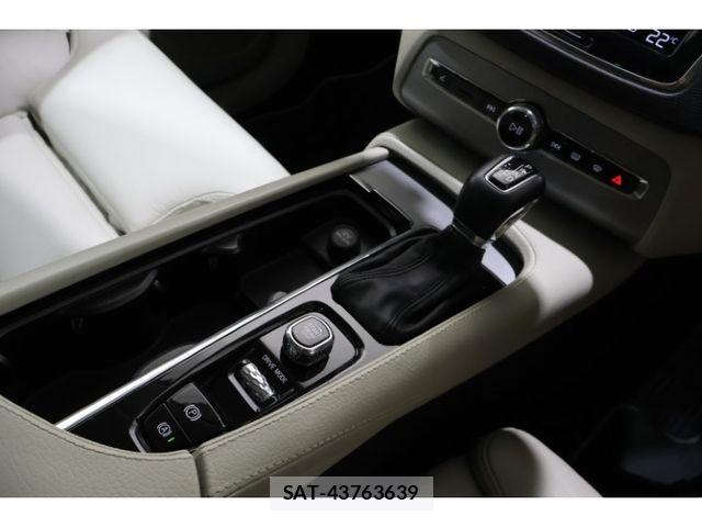Volvo XC90 2021-02 8528090-26