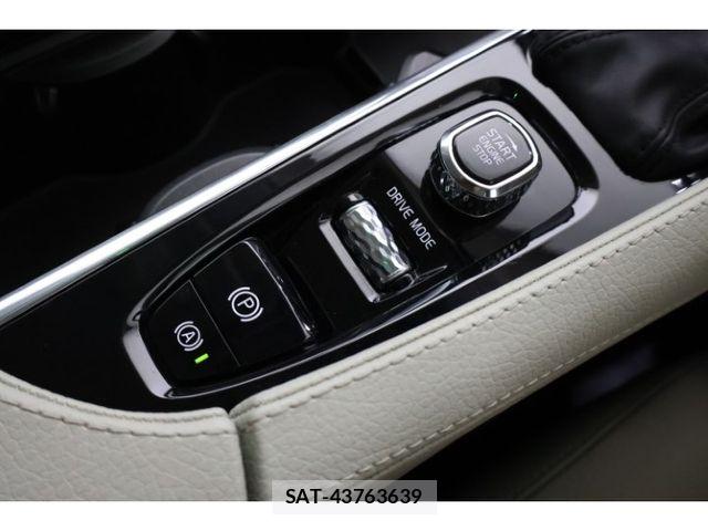 Volvo XC90 2021-02 8528090-27