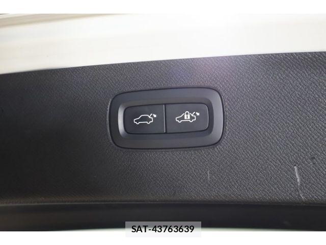 Volvo XC90 2021-02 8528090-8