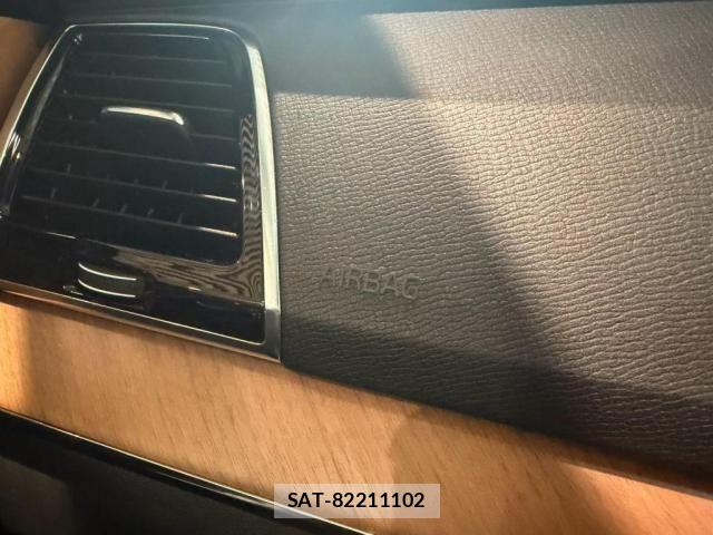 Volvo XC90 2022-10 8564018-14