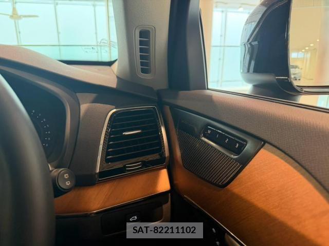 Volvo XC90 2022-10 8564018-16