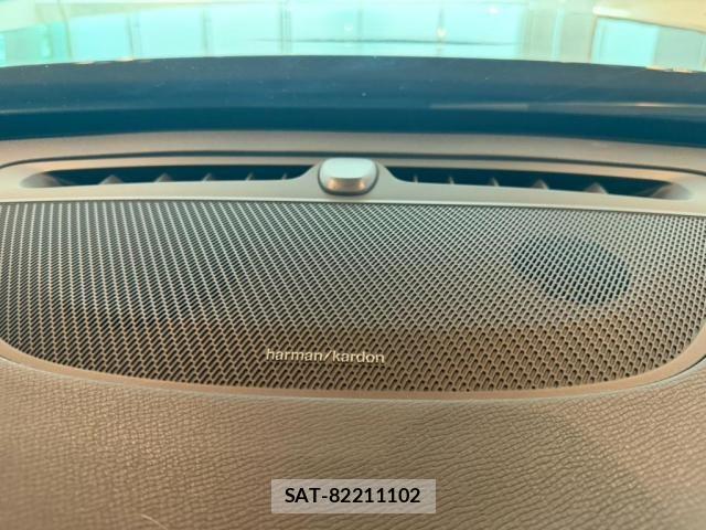 Volvo XC90 2022-10 8564018-17