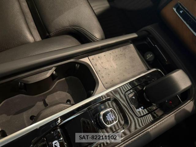 Volvo XC90 2022-10 8564018-23