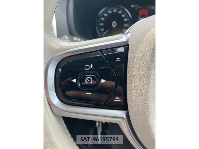Volvo XC90 2022-02 8564016-15
