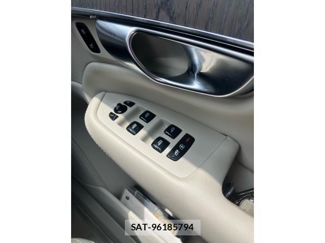 Volvo XC90 2022-02 8564016-18