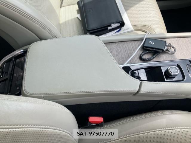 Volvo XC90 2022-01 8564017-27