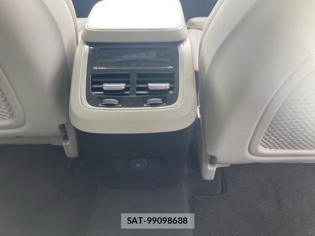 Volvo XC90 2020-12 8662258-12