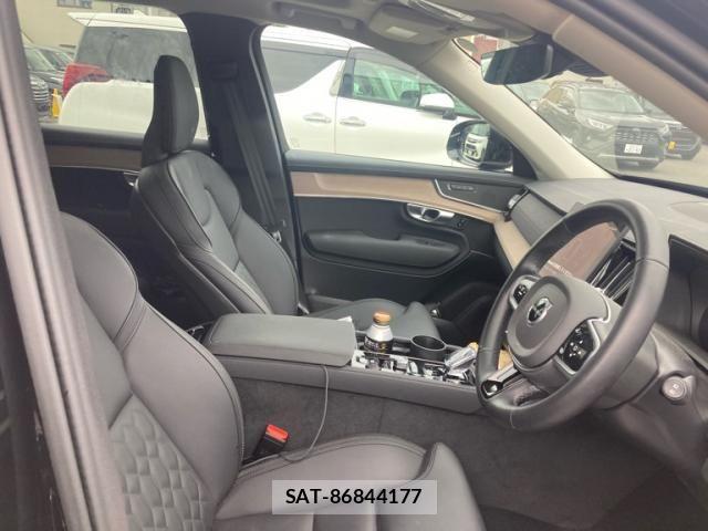 Volvo XC90 2025-03 8746689-11