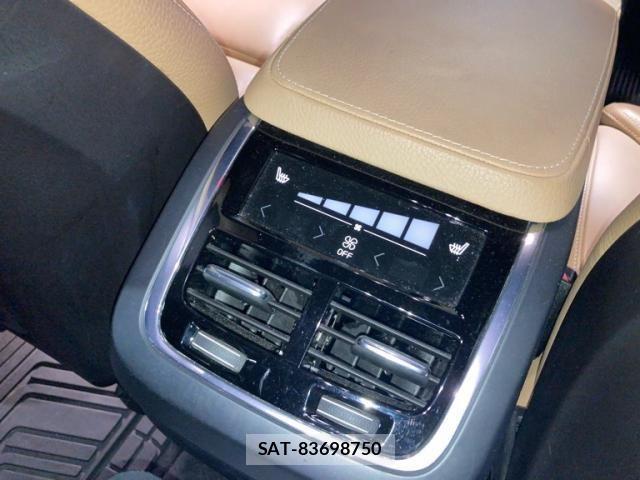 Volvo XC90 2017-06 8851023-14