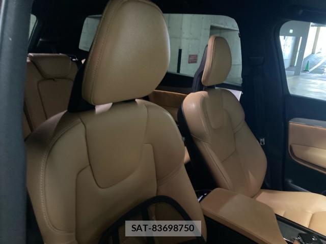 Volvo XC90 2017-06 8851023-17