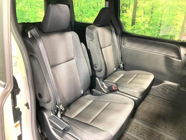 Toyota VOXY 2018-10 469345-10