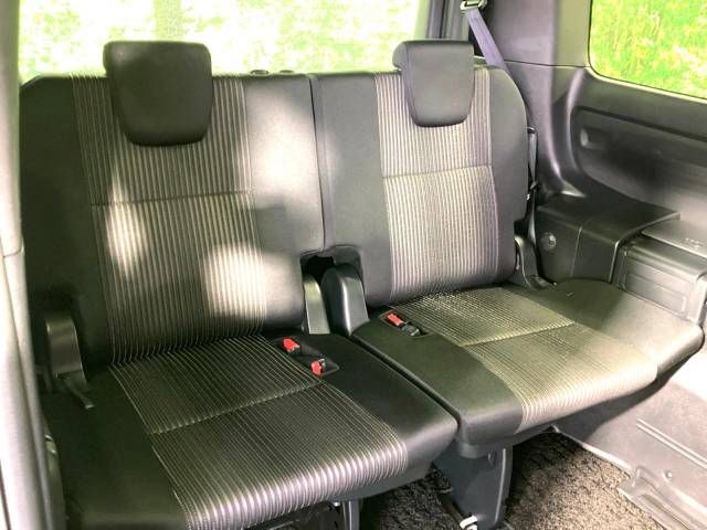 Toyota VOXY 2018-10 469345-11
