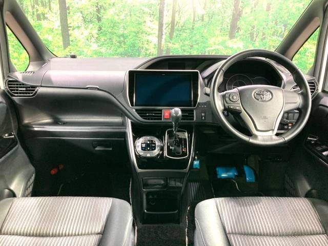 Toyota VOXY 2018-10 469345-1