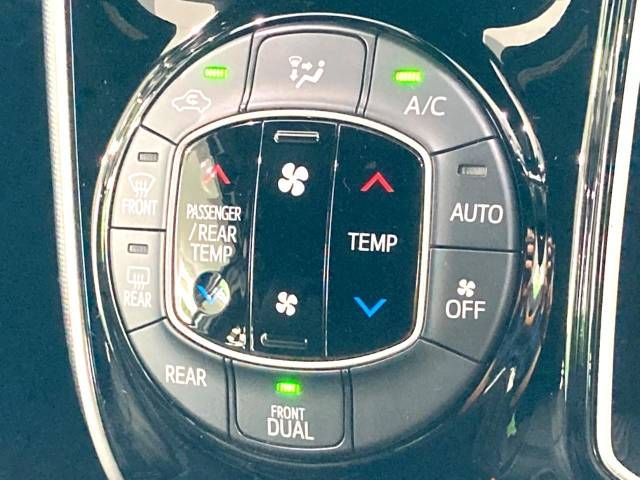 Toyota VOXY 2018-10 469345-7