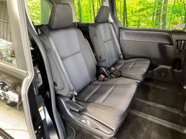 Toyota VOXY 2016-10 476808-9