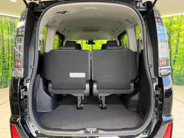 Toyota VOXY 2016-10 476808-11