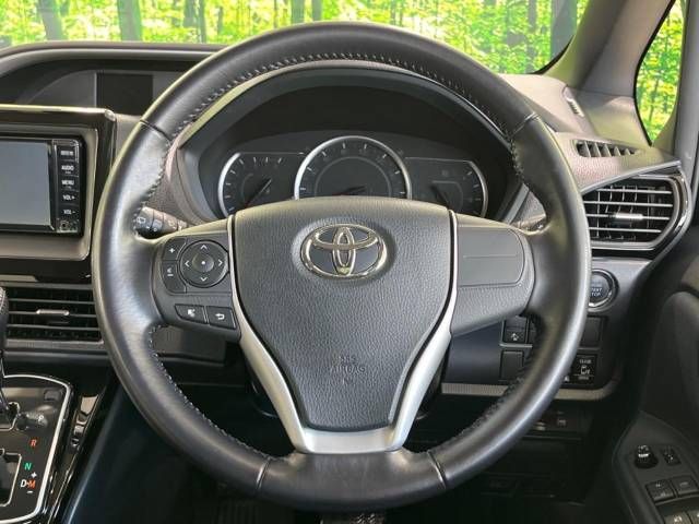Toyota VOXY 2016-10 476808-12