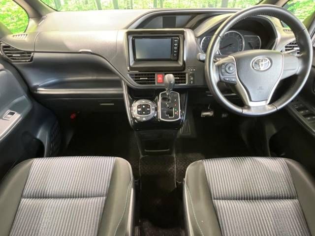 Toyota VOXY 2016-10 476808-1