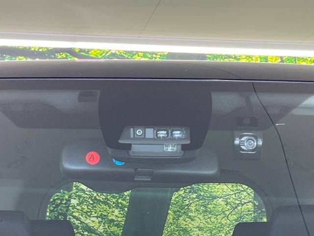 Toyota VOXY 2016-10 476808-2