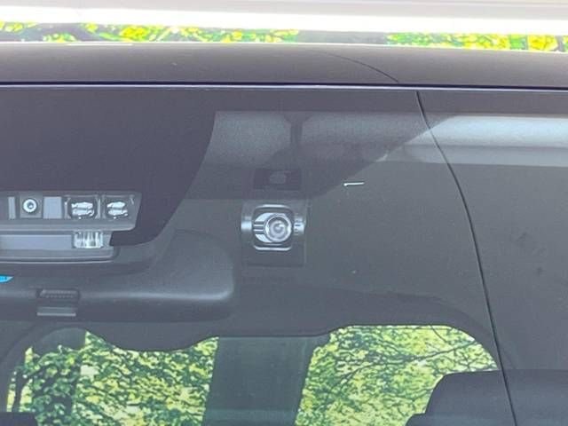 Toyota VOXY 2016-10 476808-7