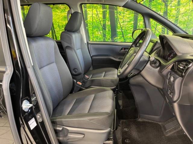 Toyota VOXY 2016-10 476808-8