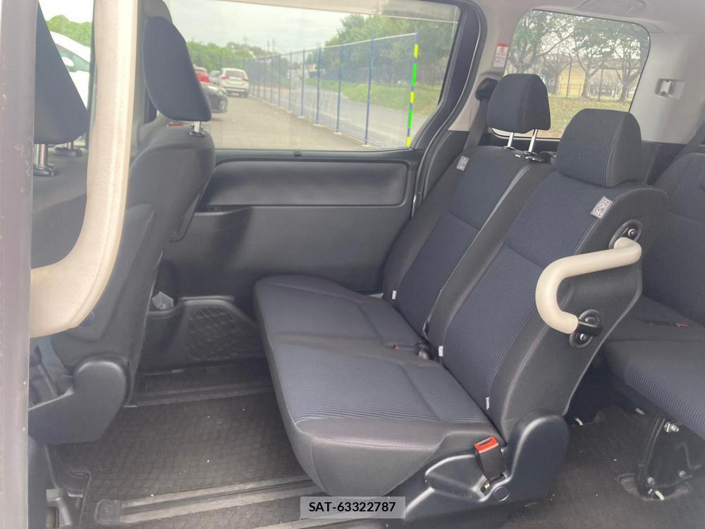 Toyota VOXY 2018 1289548-9