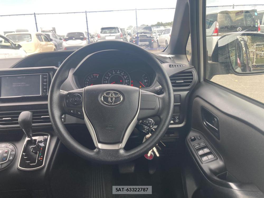 Toyota VOXY 2018 1289548-13
