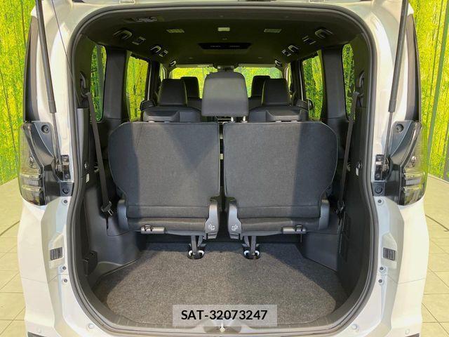 Toyota VOXY 2025-03 1415525-10