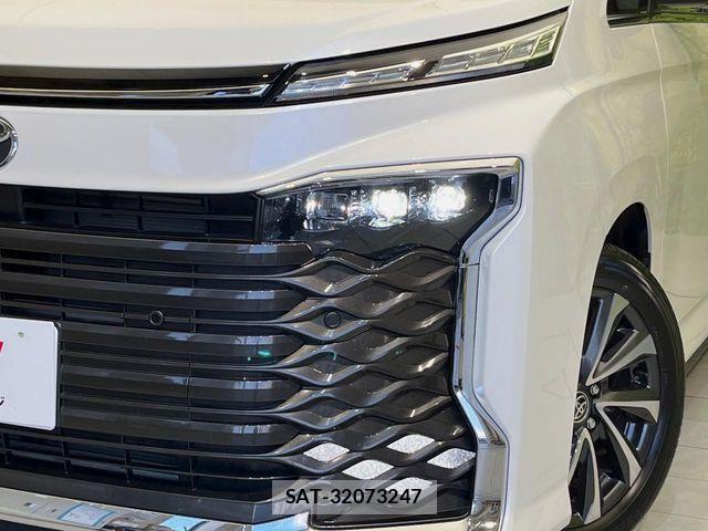 Toyota VOXY 2025-03 1415525-12