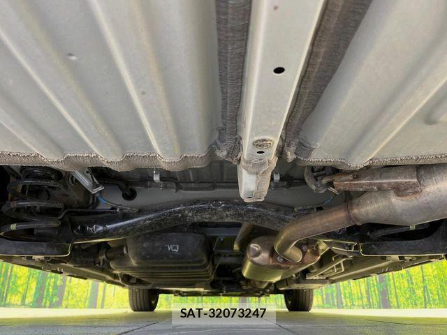 Toyota VOXY 2025-03 1415525-18