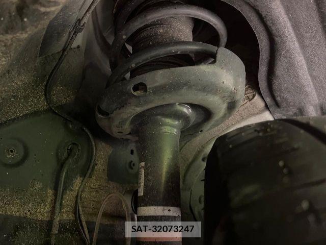 Toyota VOXY 2025-03 1415525-19