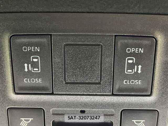 Toyota VOXY 2025-03 1415525-2