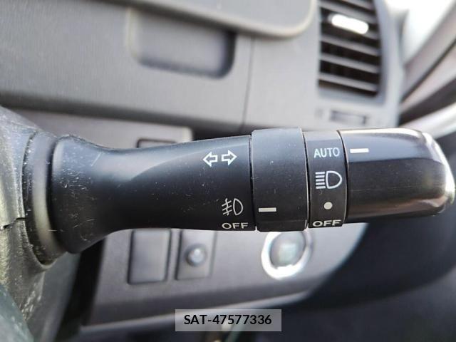 Toyota VOXY 2012-10 1665127-13