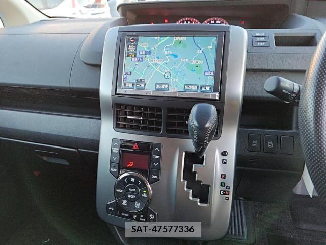 Toyota VOXY 2012-10 1665127-16