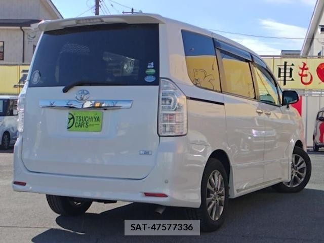Toyota VOXY 2012-10 1665127-1