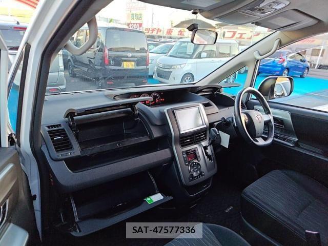 Toyota VOXY 2012-10 1665127-21