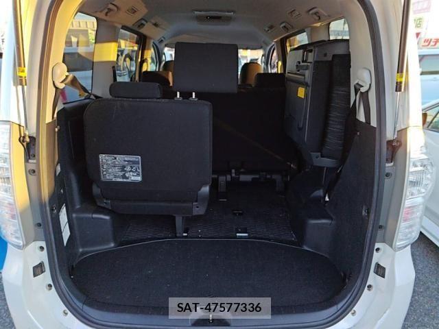 Toyota VOXY 2012-10 1665127-25