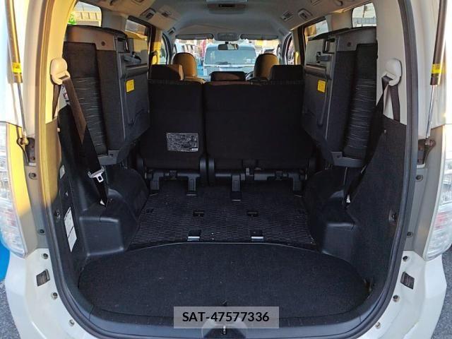 Toyota VOXY 2012-10 1665127-26