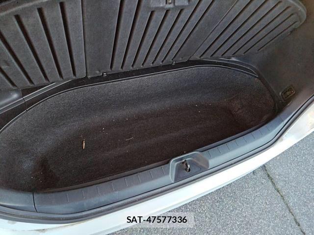 Toyota VOXY 2012-10 1665127-27