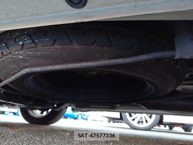 Toyota VOXY 2012-10 1665127-29