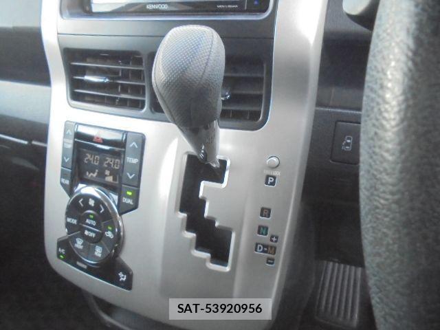 Toyota VOXY 2010-06 1848536-19