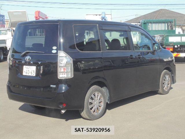 Toyota VOXY 2010-06 1848536-2