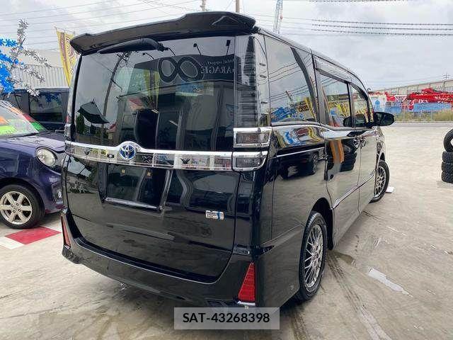Toyota VOXY 2017-07 2010948-1