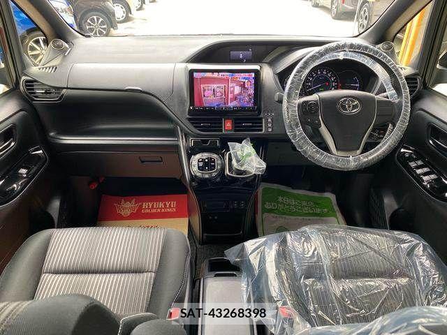 Toyota VOXY 2017-07 2010948-2