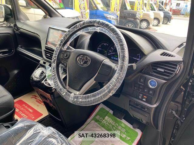 Toyota VOXY 2017-07 2010948-3