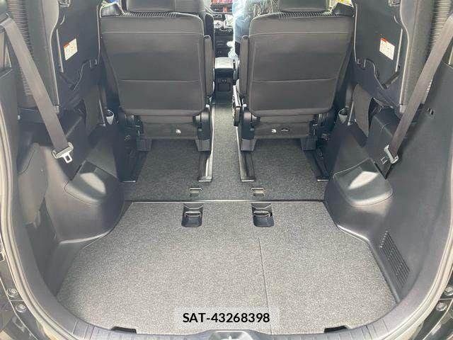 Toyota VOXY 2017-07 2010948-4