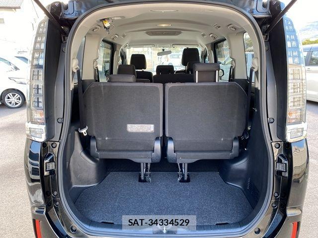 Toyota VOXY 2017-04 2101402-18
