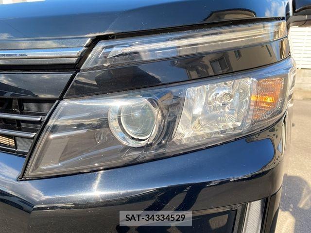 Toyota VOXY 2017-04 2101402-25