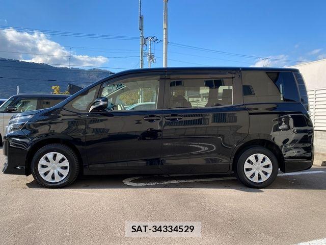 Toyota VOXY 2017-04 2101402-4