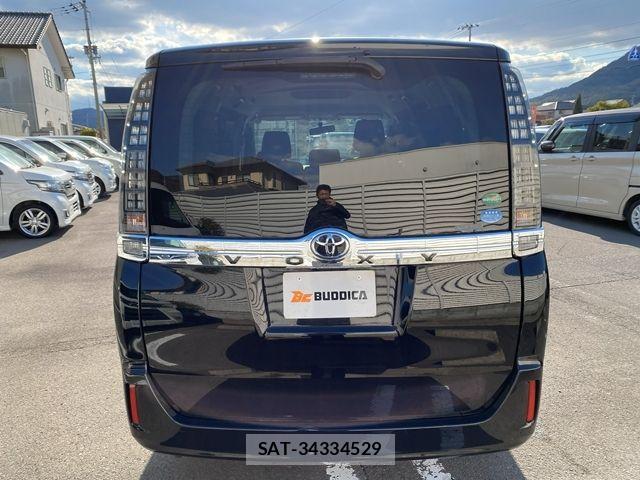 Toyota VOXY 2017-04 2101402-7